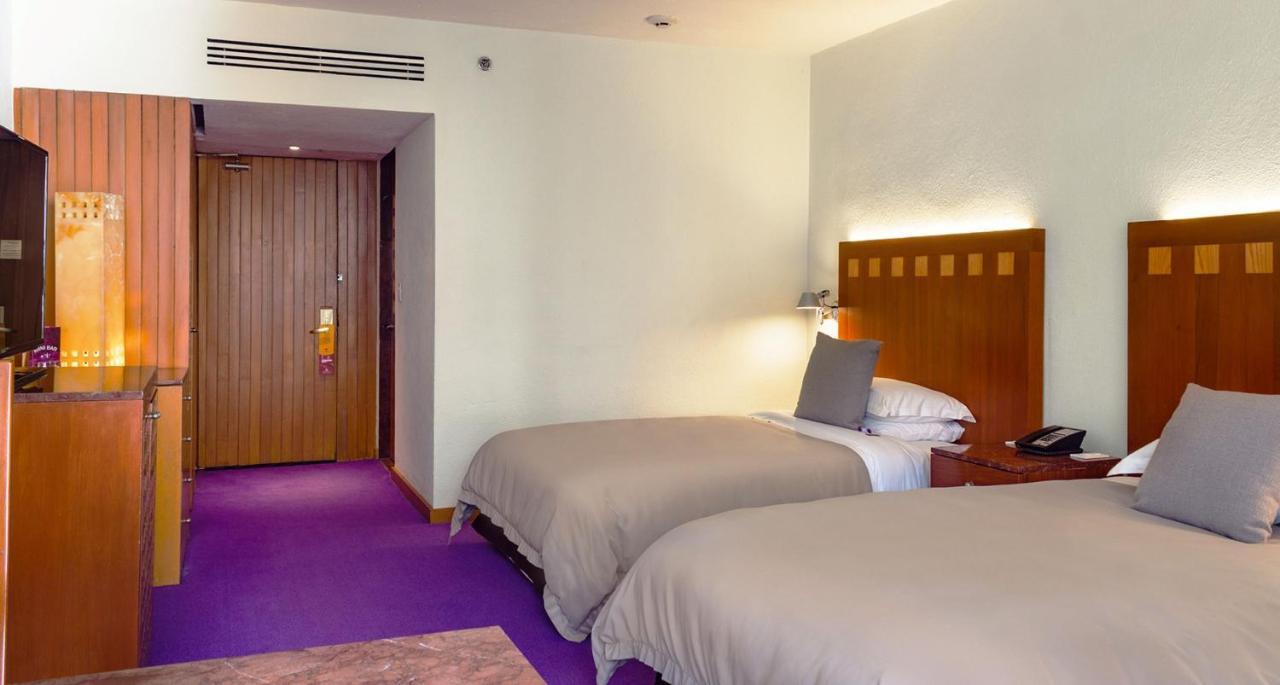 Hotel Camino Real Polanco Mexico Esterno foto A room at the hotel