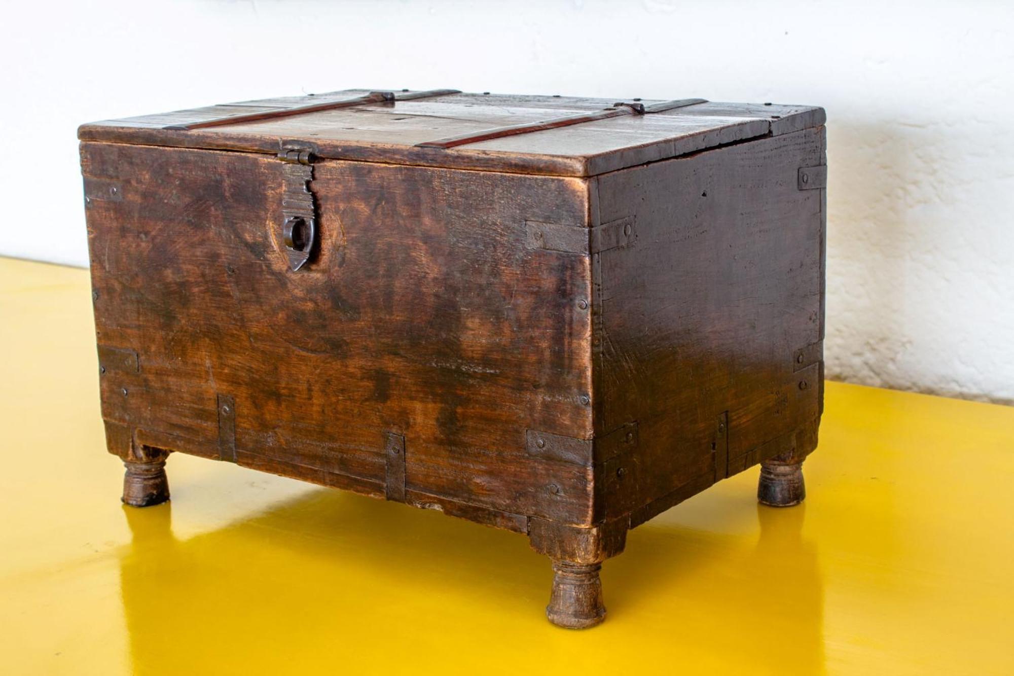 Hotel Camino Real Polanco Mexico Esterno foto A wooden chest