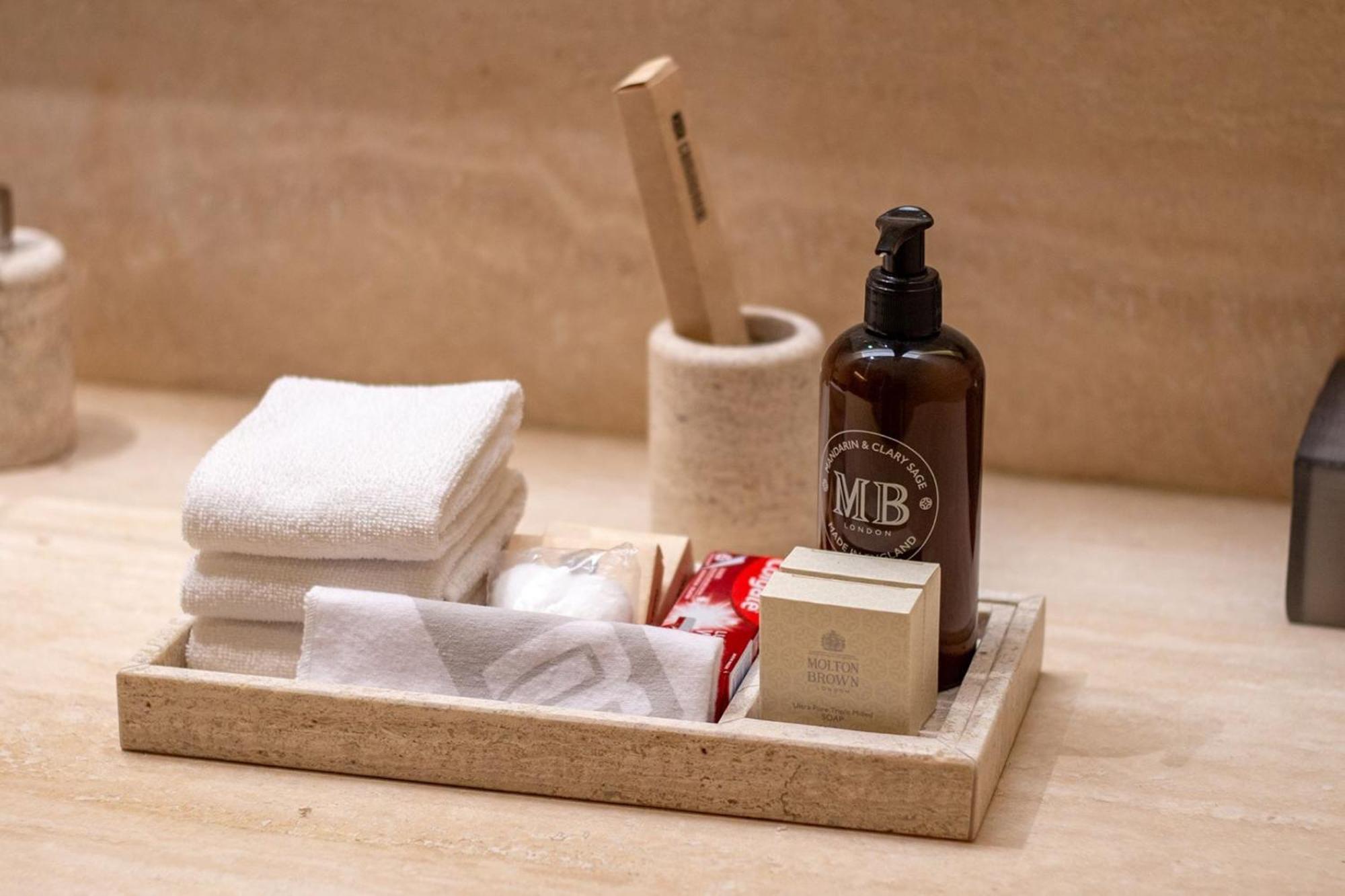 Hotel Camino Real Polanco Mexico Esterno foto Soap and shampoo in a hotel bathroom