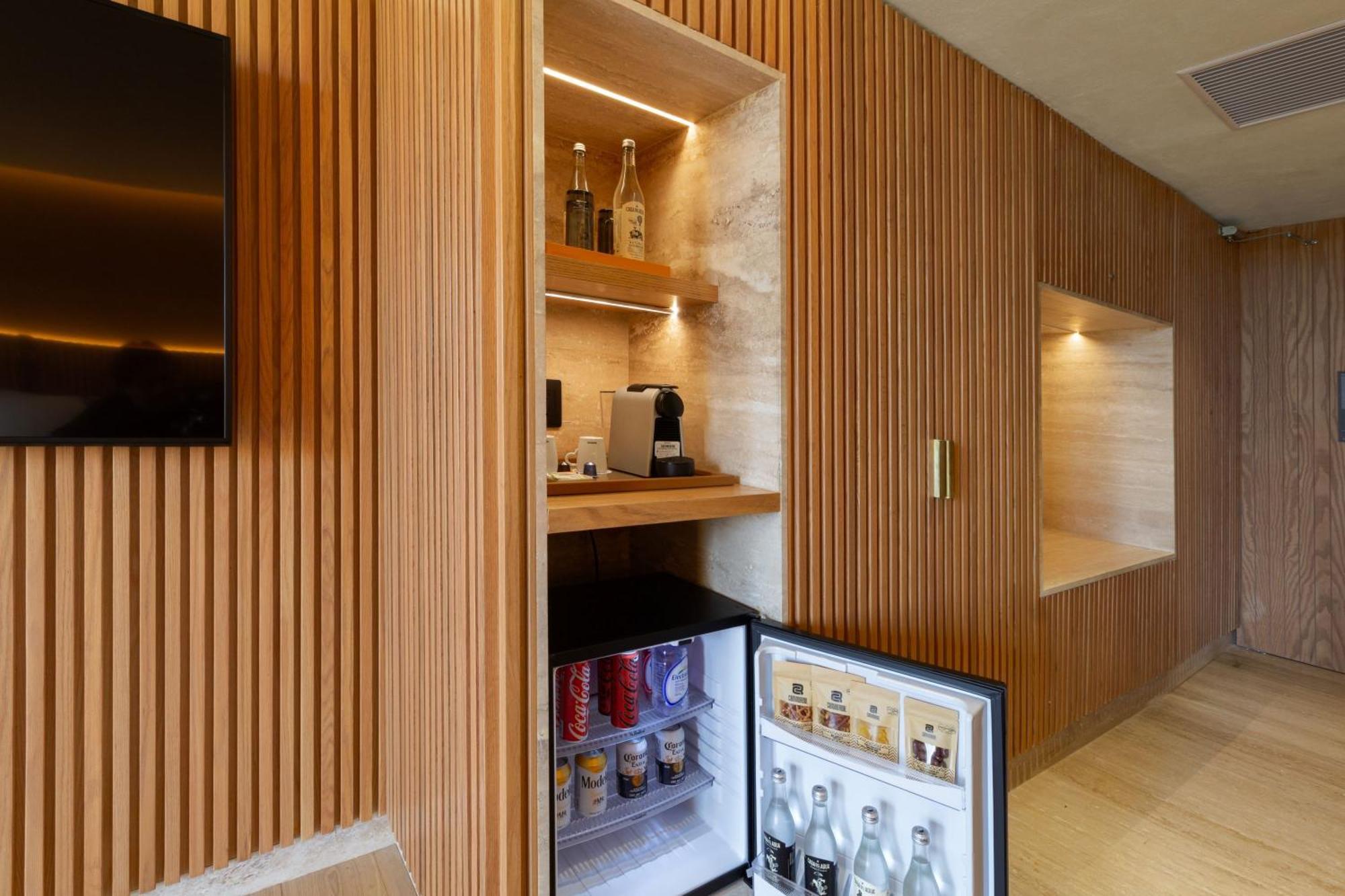 Hotel Camino Real Polanco Mexico Esterno foto A mini-bar in a hotel room